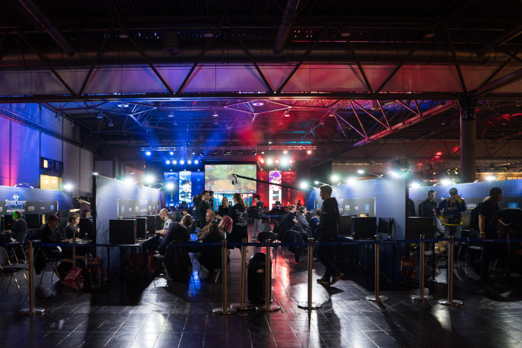 eSport styrker sammenholdet online – men hjælper det på håndboldbanen?
